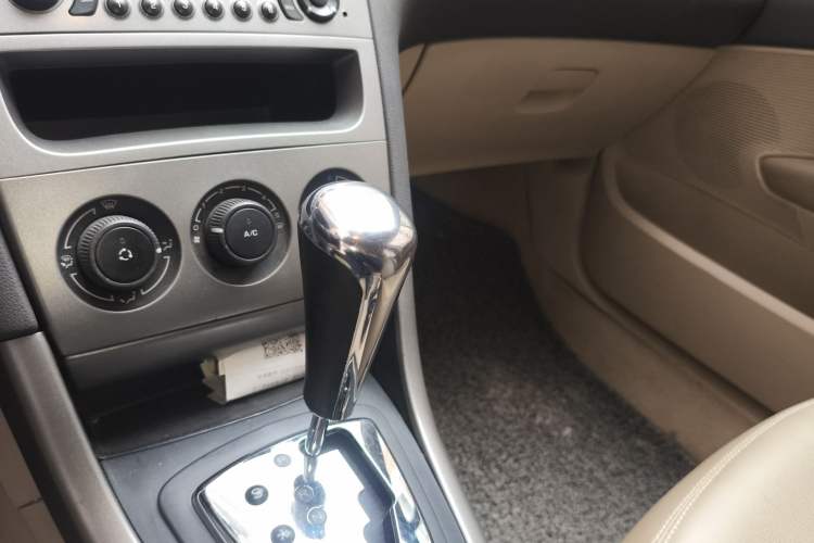 Used Peugeot 408 2010 2.0L Automatic Comfort Edition Gear Lever