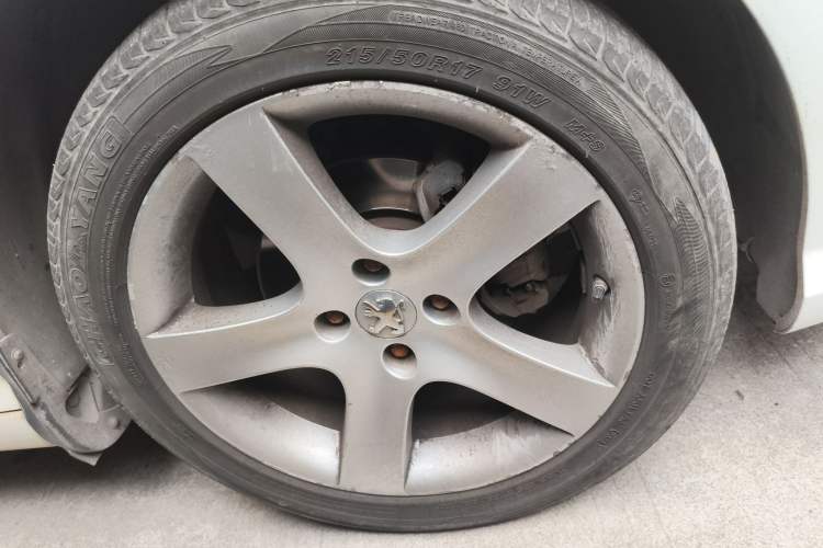 Used Peugeot 408 2010 2.0L Automatic Comfort Edition Right Front Wheel Hub
