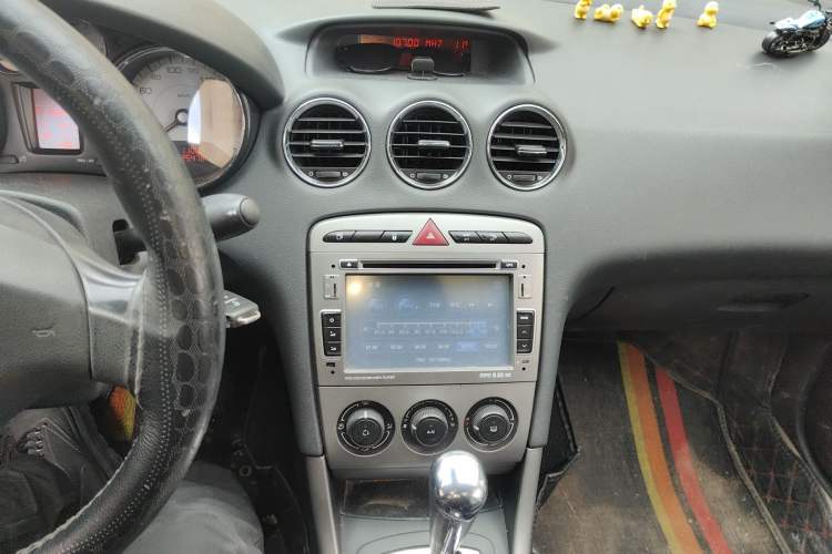 Used Peugeot 408 2011 1.6L Automatic Comfort Edition Audio And AC Panel