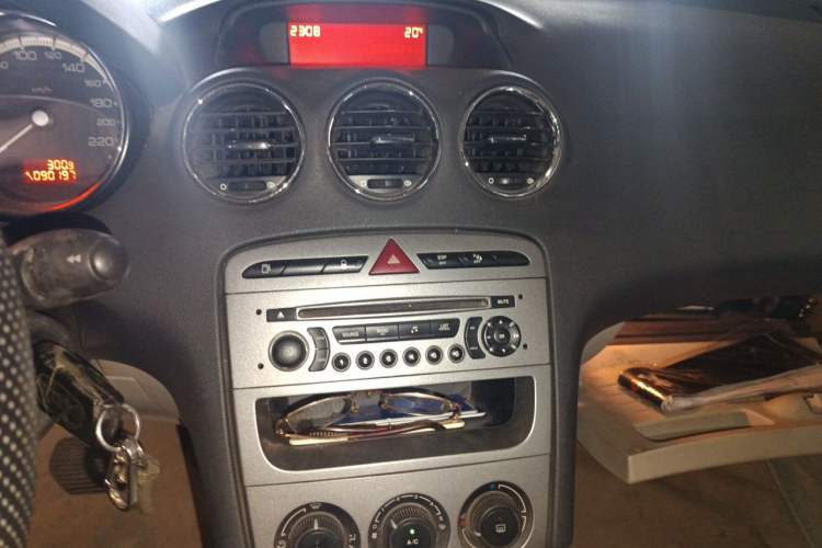 Used Peugeot 408 2011 1.6L Automatic Comfort Edition Audio And AC Panel