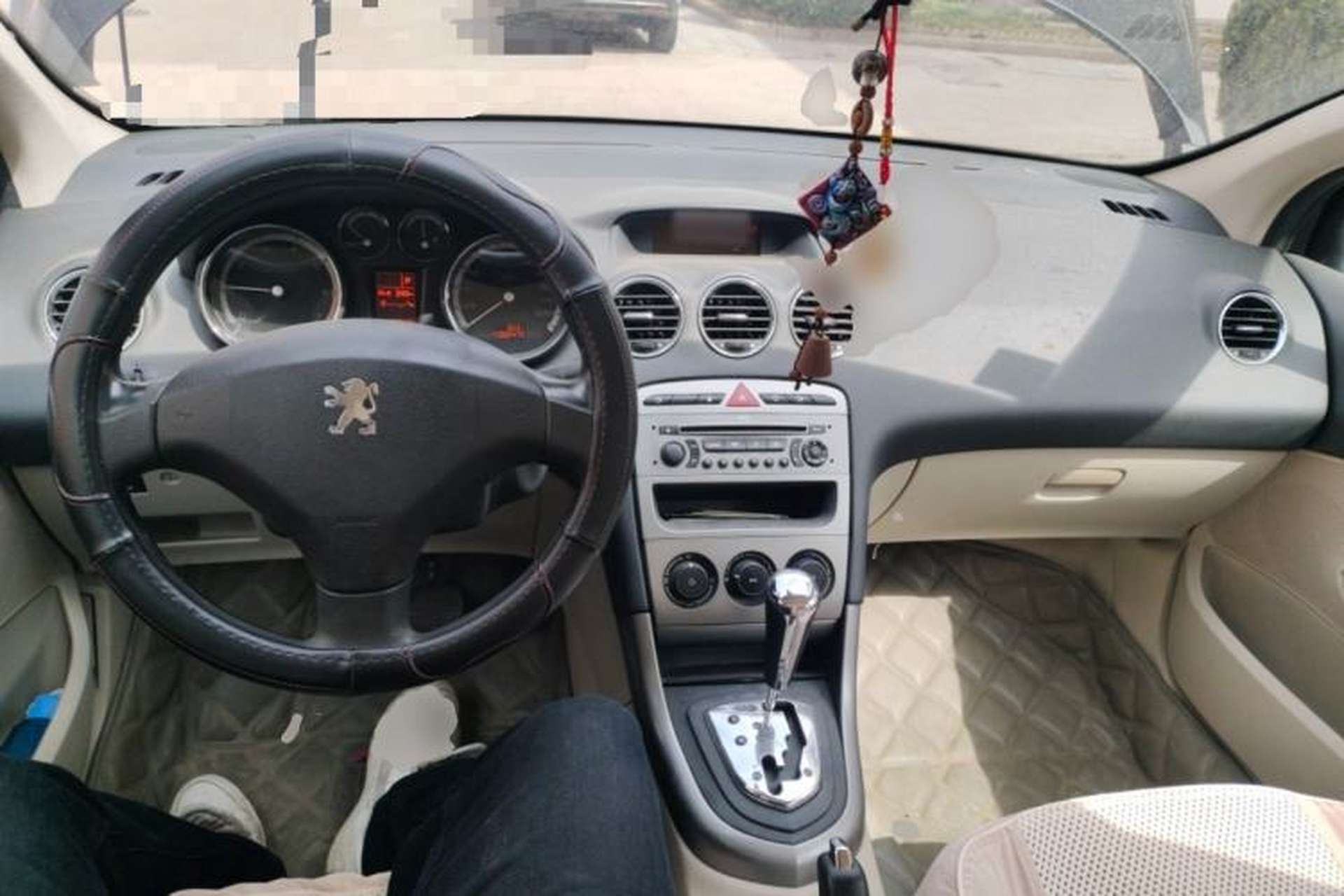 Used Peugeot 408 2011 2.0L Automatic Comfort Edition Center Console