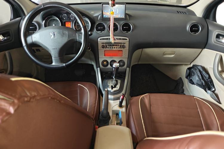 Used Peugeot 408 2011 1.6L Automatic Comfort Edition Center Console