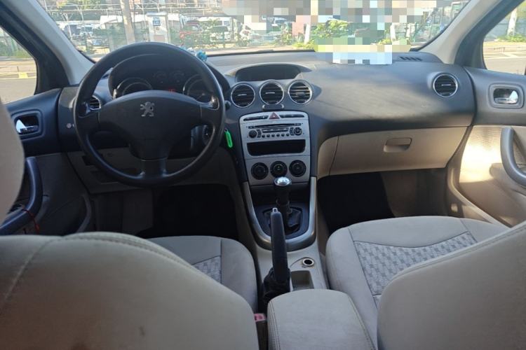 Used Peugeot 408 2011 2.0L Manual Comfort Edition Center Console