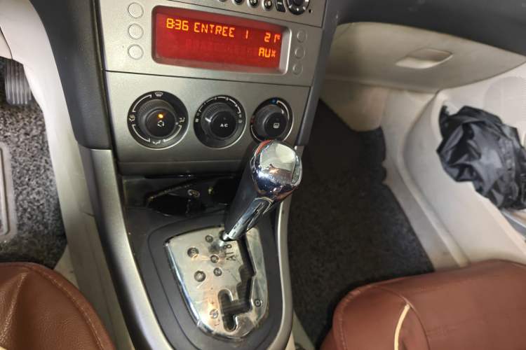 Used Peugeot 408 2011 1.6L Automatic Comfort Edition Gear Lever