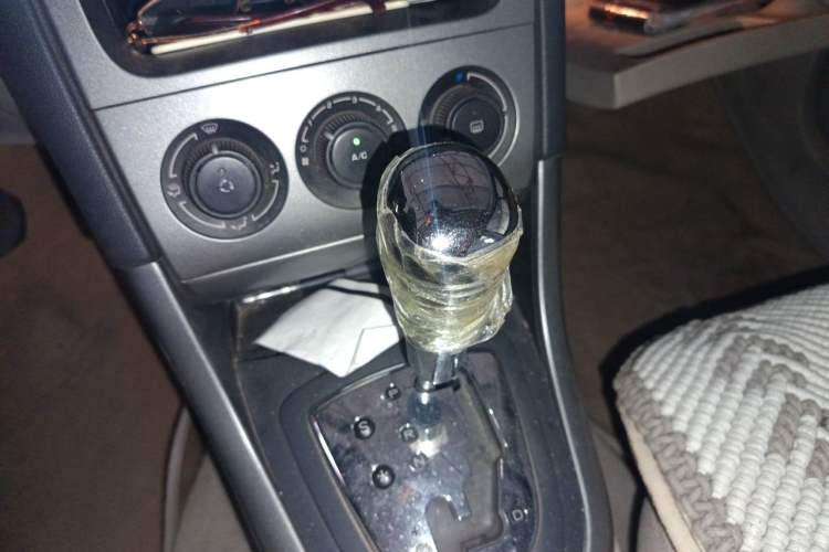 Used Peugeot 408 2011 1.6L Automatic Comfort Edition Gear Lever