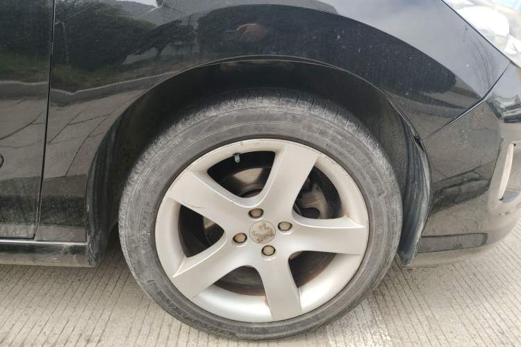 Used Peugeot 408 2011 2.0L Automatic Comfort Edition Right Front Wheel Hub