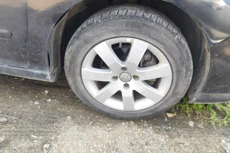 Used Peugeot 408 2011 1.6L Manual Comfort Edition Right Front Wheel Hub