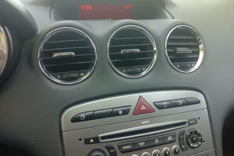 Used Peugeot 408 2011 2.0L Automatic Comfort Edition Audio And AC Panel