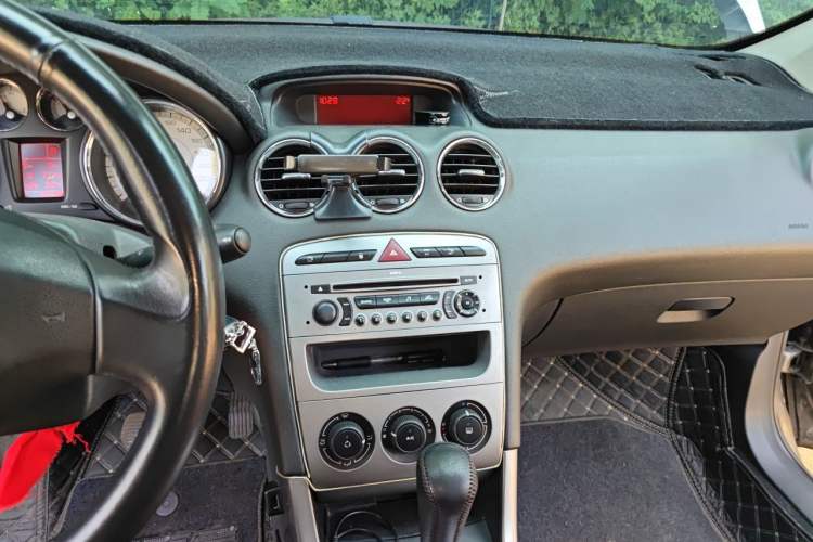 Used Peugeot 408 2011 2.0L Automatic Comfort Edition Audio And AC Panel
