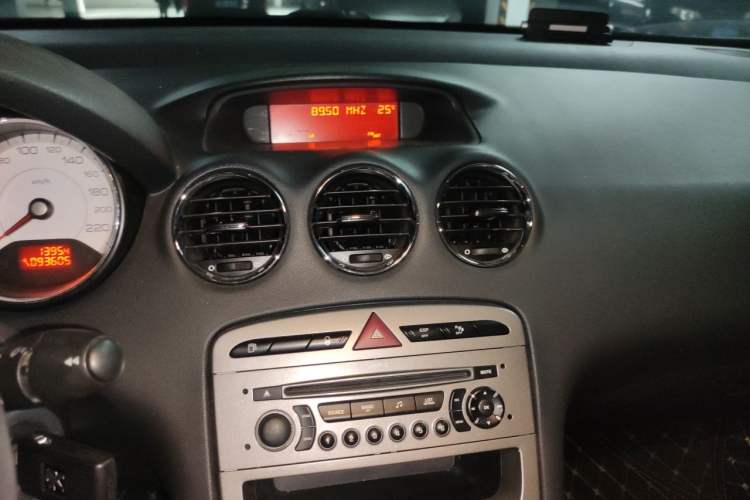 Used Peugeot 408 2011 1.6L Automatic Comfort Edition Audio And AC Panel
