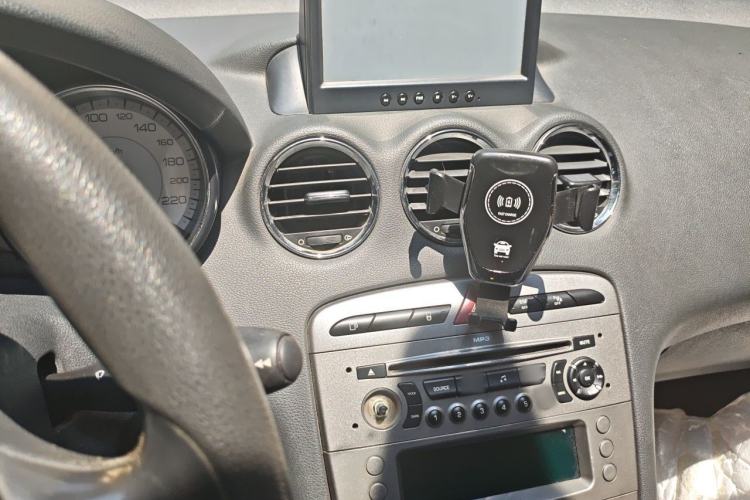 Used Peugeot 408 2011 1.6L Manual Comfort Edition Center Console