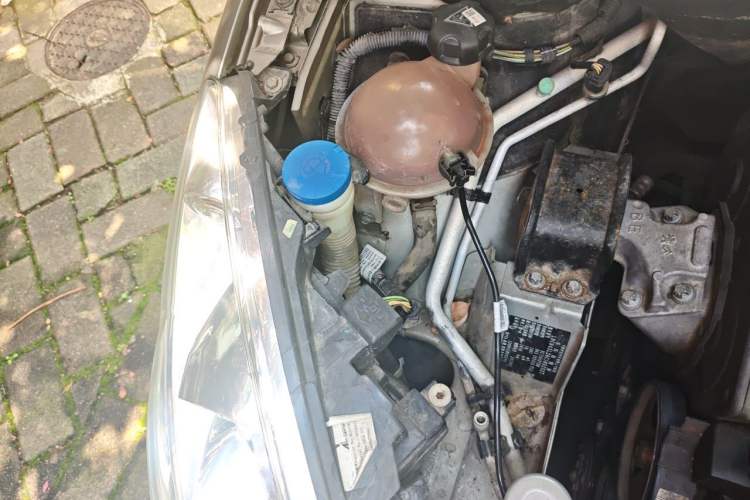 Used Peugeot 408 2011 1.6L Manual Comfort Edition Engine Bay Right