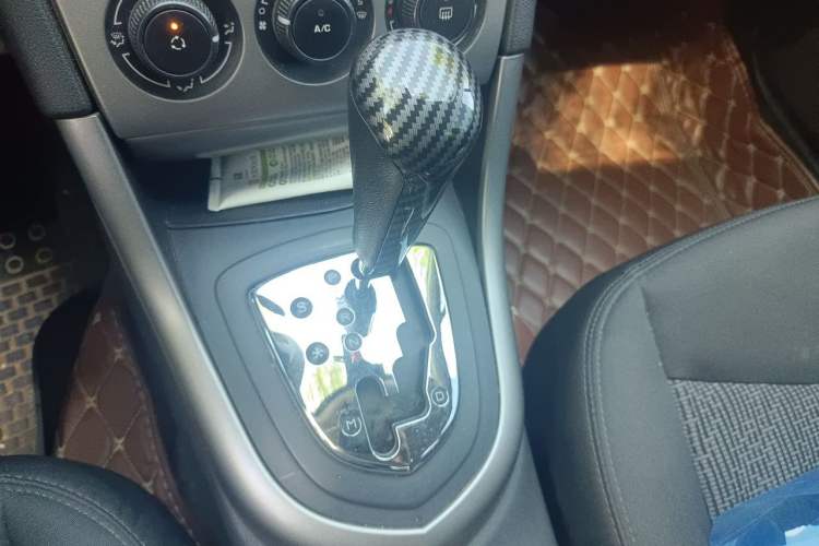 Used Peugeot 408 2011 2.0L Automatic Comfort Edition Gear Lever