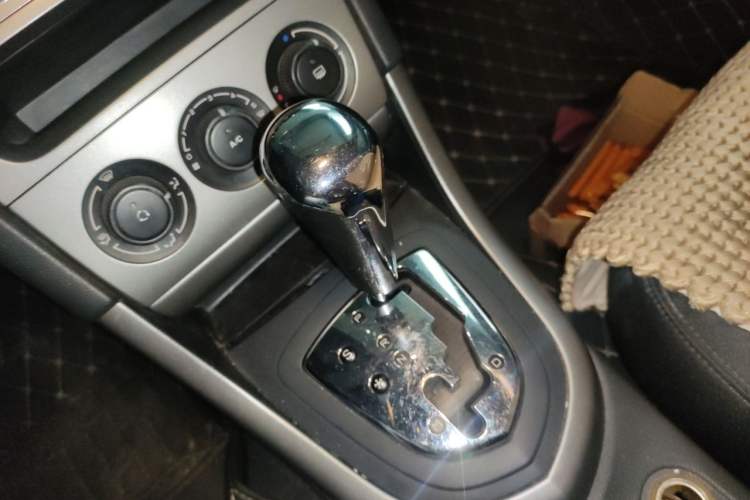 Used Peugeot 408 2011 1.6L Automatic Comfort Edition Gear Lever