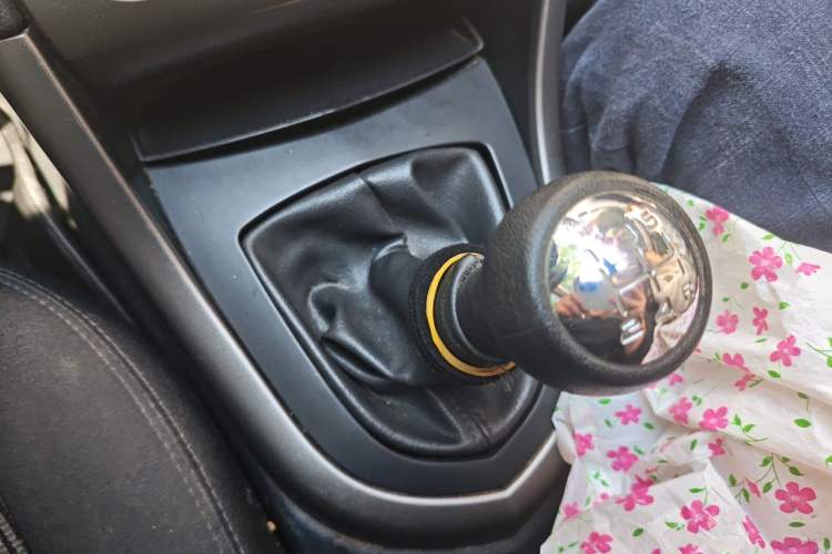 Used Peugeot 408 2011 1.6L Manual Comfort Edition Gear Lever