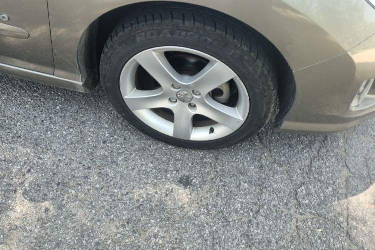 Used Peugeot 408 2011 2.0L Automatic Comfort Edition Right Front Wheel Hub