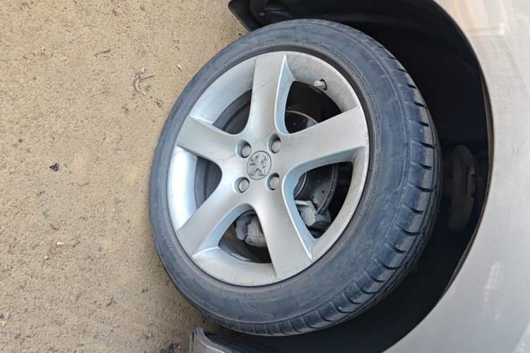 Used Peugeot 408 2011 2.0L Automatic Comfort Edition Right Front Wheel Hub