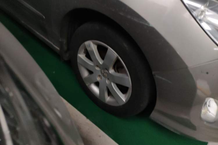 Used Peugeot 408 2011 1.6L Automatic Comfort Edition Right Front Wheel Hub