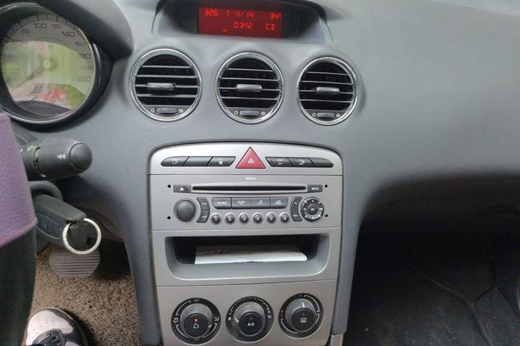 Used Peugeot 408 2011 2.0L Automatic Comfort Edition Audio And AC Panel