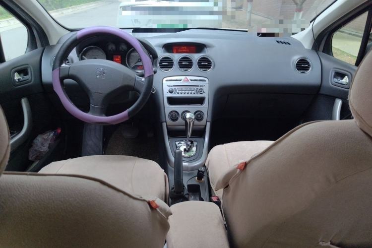 Used Peugeot 408 2011 2.0L Automatic Comfort Edition Center Console