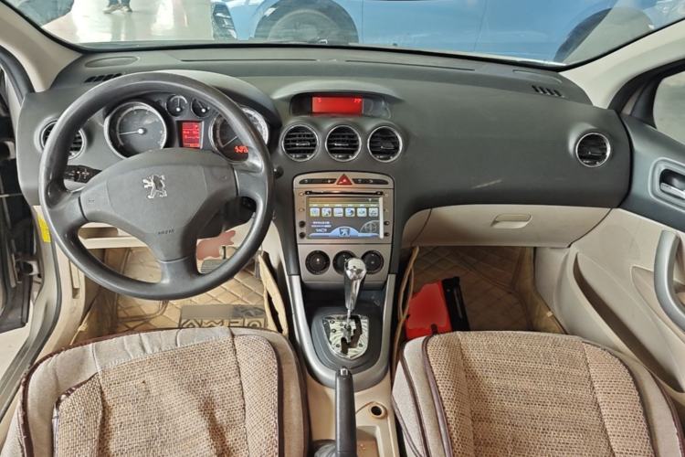 Used Peugeot 408 2011 2.0L Automatic Comfort Edition Center Console