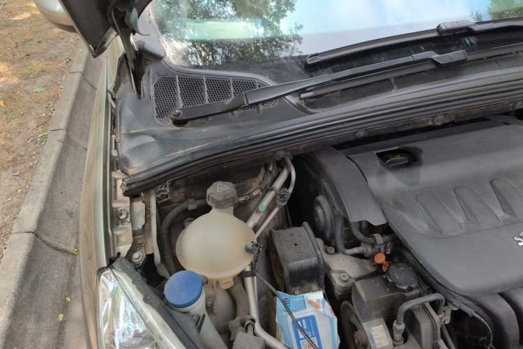 Used Peugeot 408 2011 2.0L Automatic Comfort Edition Engine Bay Right