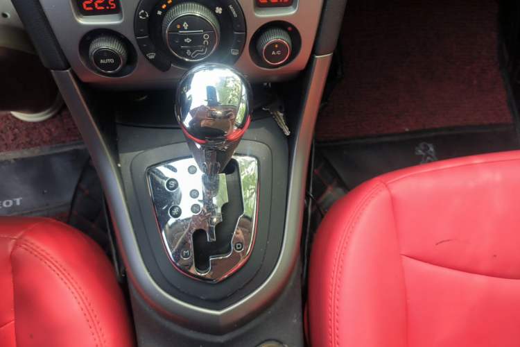 Used Peugeot 408 2011 2.0L Automatic Luxury Edition Gear Lever