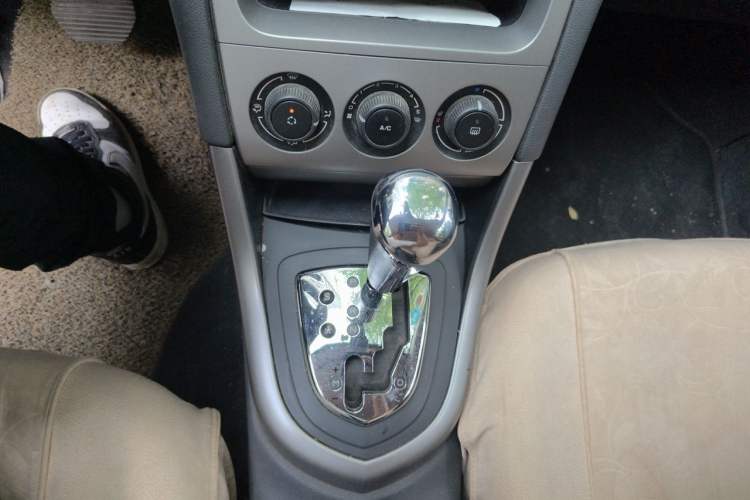 Used Peugeot 408 2011 2.0L Automatic Comfort Edition Gear Lever