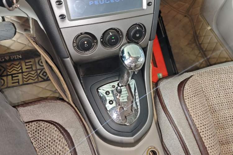 Used Peugeot 408 2011 2.0L Automatic Comfort Edition Gear Lever