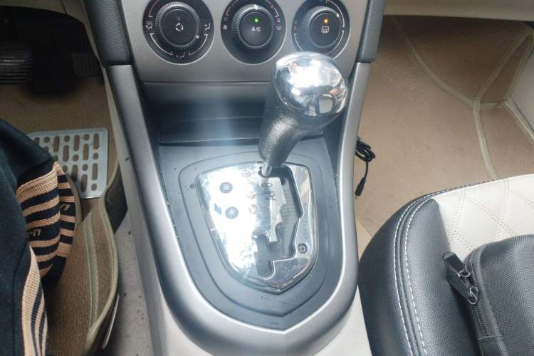 Used Peugeot 408 2011 2.0L Automatic Comfort Edition Gear Lever