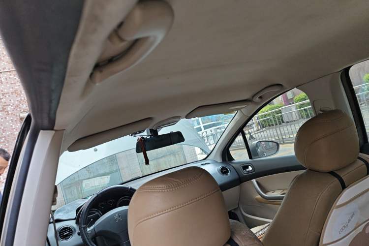 Used Peugeot 408 2011 2.0L Manual Comfort Edition Headliner