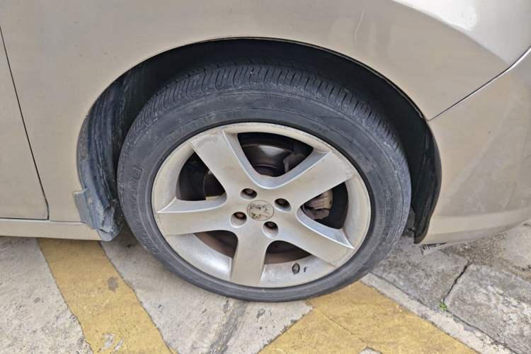 Used Peugeot 408 2011 2.0L Manual Comfort Edition Right Front Wheel Hub