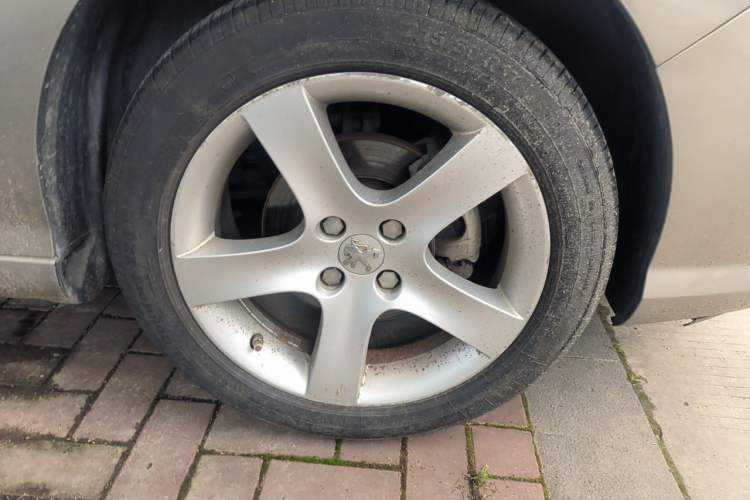 Used Peugeot 408 2011 2.0L Automatic Luxury Edition Right Front Wheel Hub