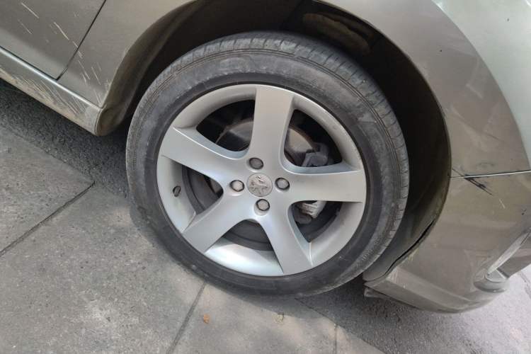 Used Peugeot 408 2011 2.0L Automatic Comfort Edition Right Front Wheel Hub