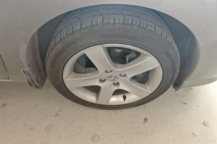 Used Peugeot 408 2011 2.0L Automatic Comfort Edition Right Front Wheel Hub