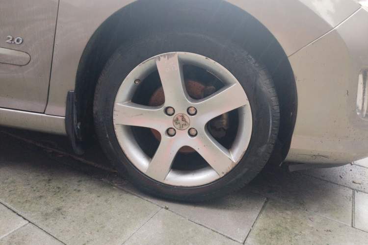 Used Peugeot 408 2011 2.0L Automatic Comfort Edition Right Front Wheel Hub