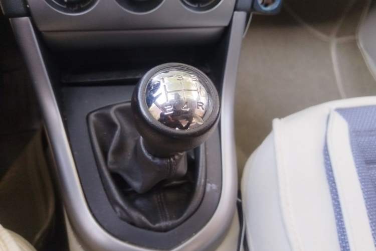Used Peugeot 408 2011 2.0L Manual Comfort Edition Gear Lever