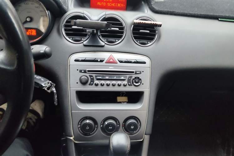 Used Peugeot 408 2011 2.0L Automatic Comfort Edition Audio And AC Panel