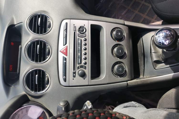 Used Peugeot 408 2011 1.6L Manual Comfort Edition Audio And AC Panel