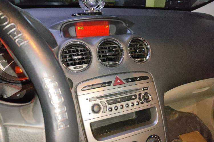 Used Peugeot 408 2011 2.0L Automatic Comfort Edition Audio And AC Panel