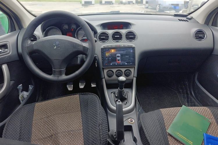 Used Peugeot 408 2011 2.0L Manual Comfort Edition Center Console