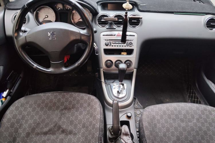 Used Peugeot 408 2011 2.0L Automatic Comfort Edition Center Console