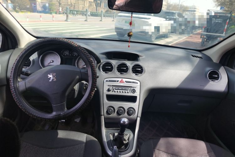 Used Peugeot 408 2011 1.6L Manual Comfort Edition Center Console