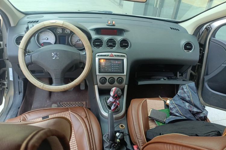 Used Peugeot 408 2011 1.6L Manual Comfort Edition Center Console
