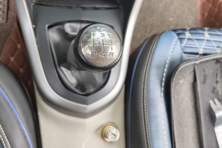 Used Peugeot 408 2011 1.6L Manual Comfort Edition Gear Lever