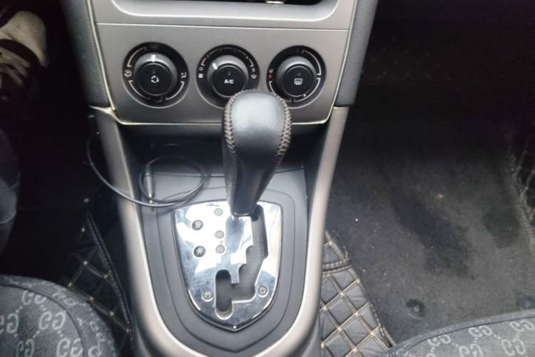 Used Peugeot 408 2011 2.0L Automatic Comfort Edition Gear Lever