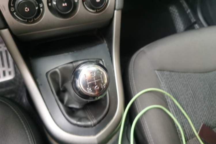 Used Peugeot 408 2011 2.0L Manual Comfort Edition Gear Lever