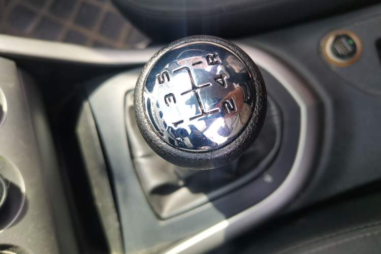 Used Peugeot 408 2011 1.6L Manual Comfort Edition Gear Lever