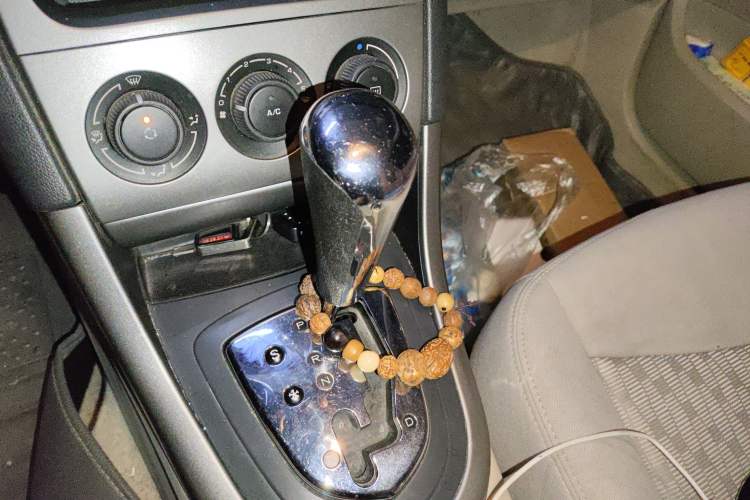 Used Peugeot 408 2011 2.0L Automatic Comfort Edition Gear Lever