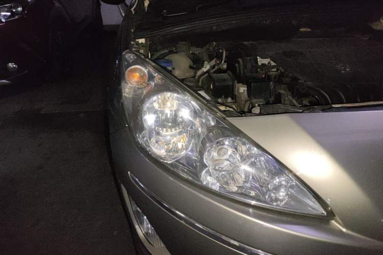 Used Peugeot 408 2011 2.0L Automatic Comfort Edition Right Front Headlight